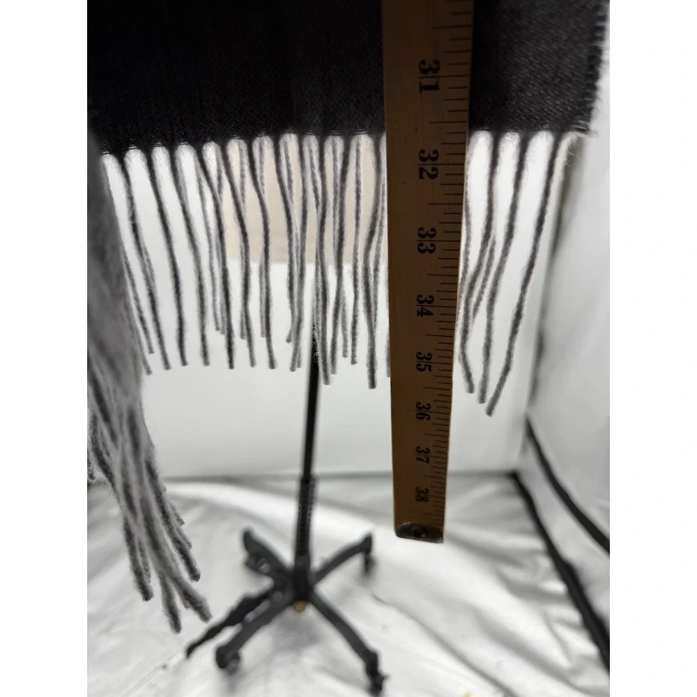 Saks Fifth Avenue Plaid Scarf Mens OS Grey 100% Cashmere Fringe Luxury